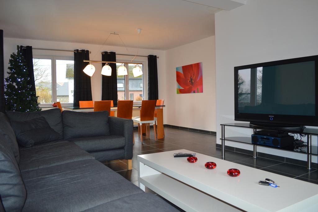 Sixine House Vila Ovifat Quarto foto